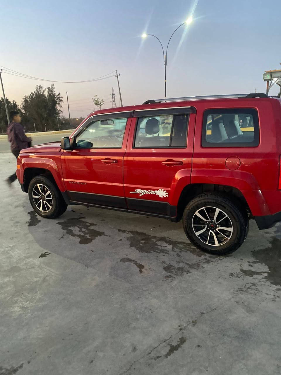 السلام عليكم 
جيب باتريوت 2016
ماشيه 92km
حادثها بنيد وجاملغ
السياره جاهزه من كلشي باتري جديد تخم تاير جديد حداديه جديد 
الرقم ***********
