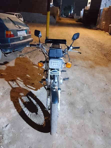 سلام عليكم أيراني 4 كير دراجه تخبل عليه مكينه خرسه بيه نواقص كلش بصيطه ...... سعر 550 وبيه مجال بصيط وخادم اني ***********
