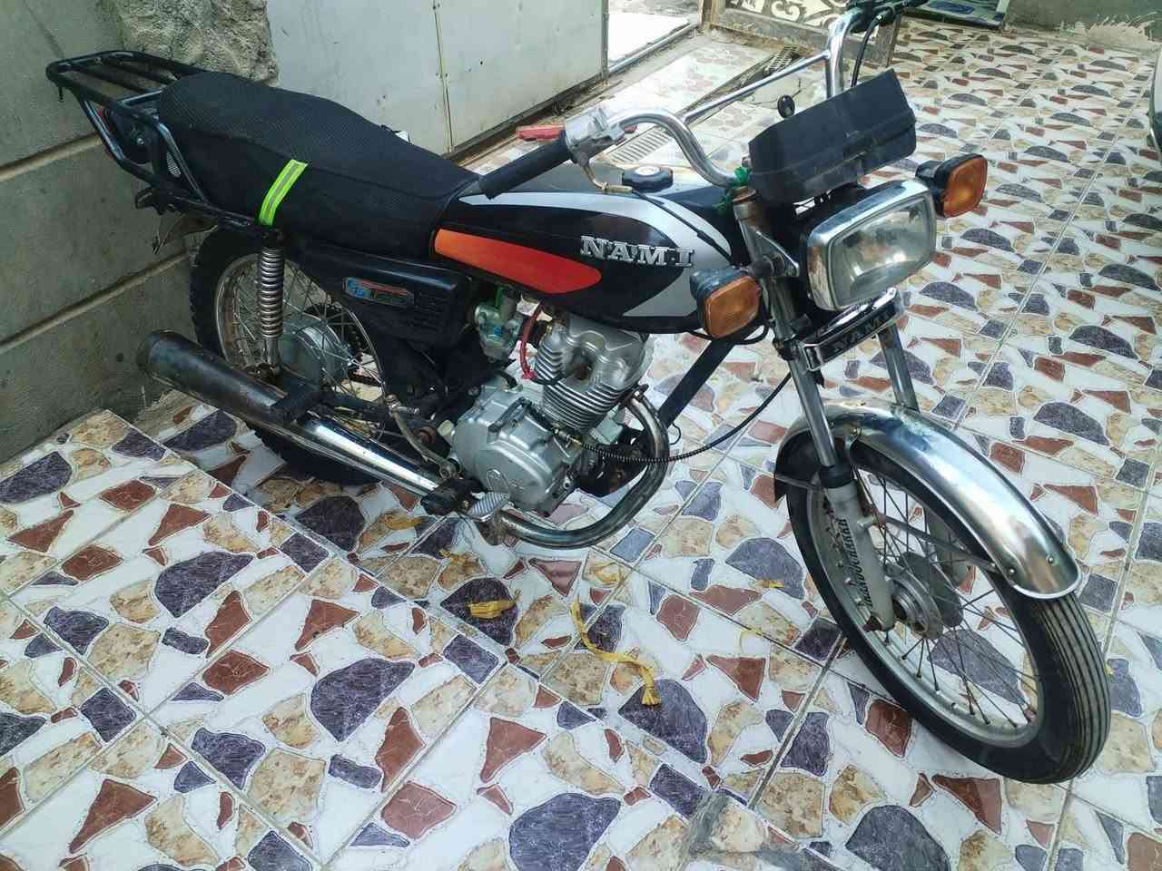 السلام عليكم اخواني مكلف بل نشر دراجه ربع كير نامه اصلي  نضيفه وجديد بدون أوراق بيه رقم شاصي وبليته
موديل 20
وهاذه رقم صاحب دراجه ***********
مكان دراجه بابل طهمازيه السعر 300 وبيه مجال قليل
