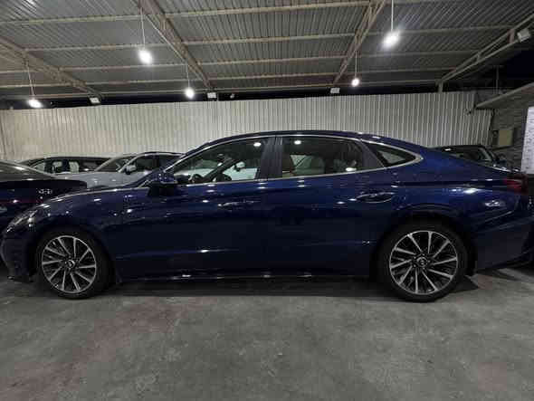 سوناتا موديل 2020 – فول الفول 🔥

✨ المواصفات:
 • محرك 1.6 Turbo اقتصادي وقوي
 • 3 وضعيات قيادة: سبورت / نورمال / إيكو
 • كاميرات 360° رؤية كاملة
 • بانوراما
 • قيادة ذاتية + تحديد مسار
 • شاشة ديجيتال كاملة
 • تشغيل وقيادة بالريموت
 • كشنات حار / بارد
 • ستيرن حار
 • فول مواصفات بدون استثناء ✔️

📋 تفاصيل السونار:
 • ضرر: بابين + جام خلفي فقط
 • كلشي مكتوب وواضح بالسونار
 • السيارة على المواصفات الأصلية المذكورة أعلاه

🚘 سيارة كلش حلوة ونظيفة وما تحتاج أي صرف
جاهزة للاستخدام فوراً 🌟

للاستفسار:
📞 ***********
