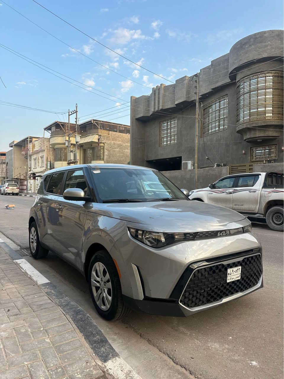 تحية طيبة 
كيا صول 
موديل 2023 
لون رصاصي 
حرة منفيست بدون رقم 
ماشيه 34 
تبديل دعاميه وجاملغات بارد 
السعر 132 وبيها مجال 
للاستفسار *********** 
مكان السيارة البصرة المعقل البصرة, العراق
