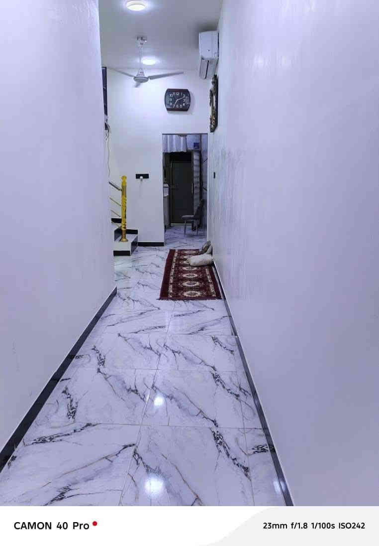 هذا البيت مساحه 100م بشط العرب الفيروزيه يبعد عن الاربع شوارع كيلووين 
يحتوي على غرفتين وصاله واستقبال وصحيات ومطبخ وناور 
نوع العقار طابو صرف زراعي سند 25 بأسم عراقي 

السعر 52 وبي مجال شراي 
لتواصل على الارقام التاليه 
***********
***********
