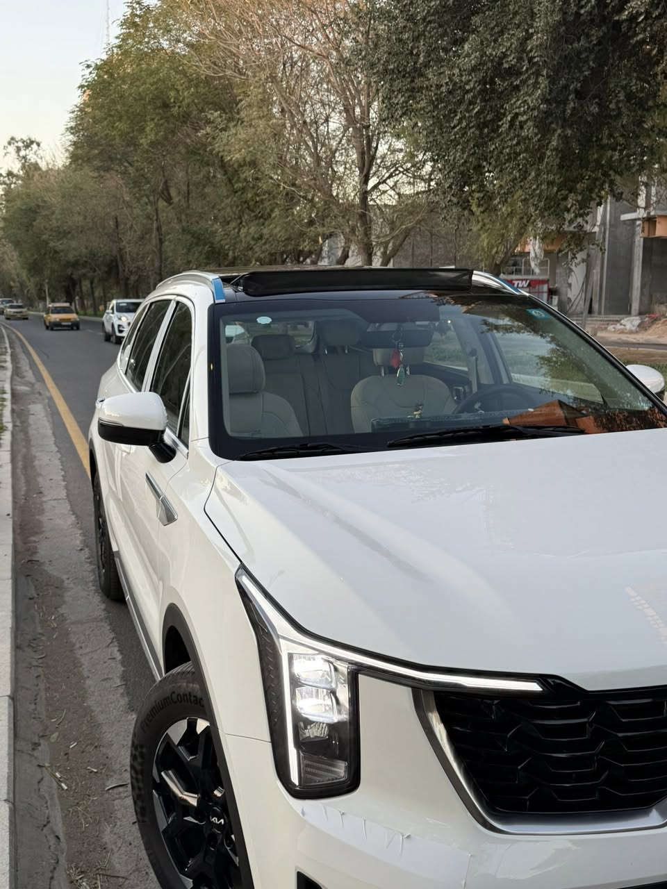 السلام عليكم
اسف على الاطالة 
سورنتوا 2025 خليجي 4 سلندر 2500 فول  مواصفات 
بانوراما 
عداد ماشي 10 الاف بوضع الزيرو بالفابلون 
ضمان شركة نم 5 سنوات
بصمة تشغيل وبصمات ابواب 
تشغيل عن بعد 
ثلاث قطع تبريد 
كشنات كهرباء الأمامية 
بردات خلفية 
سبعة راكب 
لايتات زنون LED
لدات داخلية متغيرة الالوان تحكم 
صندوق كهرباء مع الريموند 
شحن التلفون تلقائي 
شاشة كاربلاي 
بصمات عدد ثنين جدد
السعر 285 وبيها مجال 
مكفولة عدا رصعتين مسحوبات BDR بدون تكحيل 
مكاني بغداد الكرادة تلفون *********** واتساب
