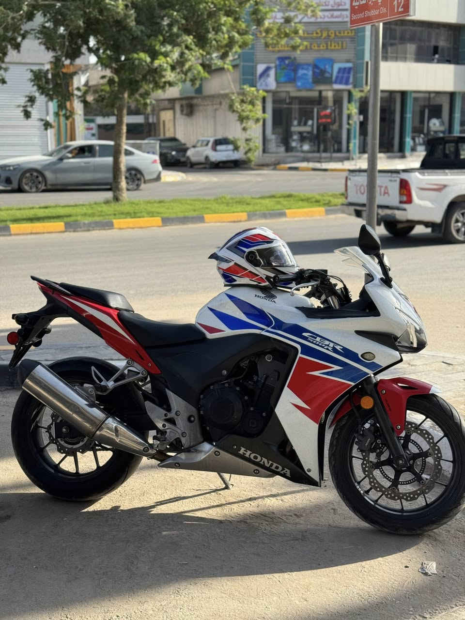 هوندا cbr 500 موديل 2014 ماشية 14 الف 
نظيفه ودراجه عمليه جدا ومتوازي ع بيعتها 
سعرها 26 
***********
