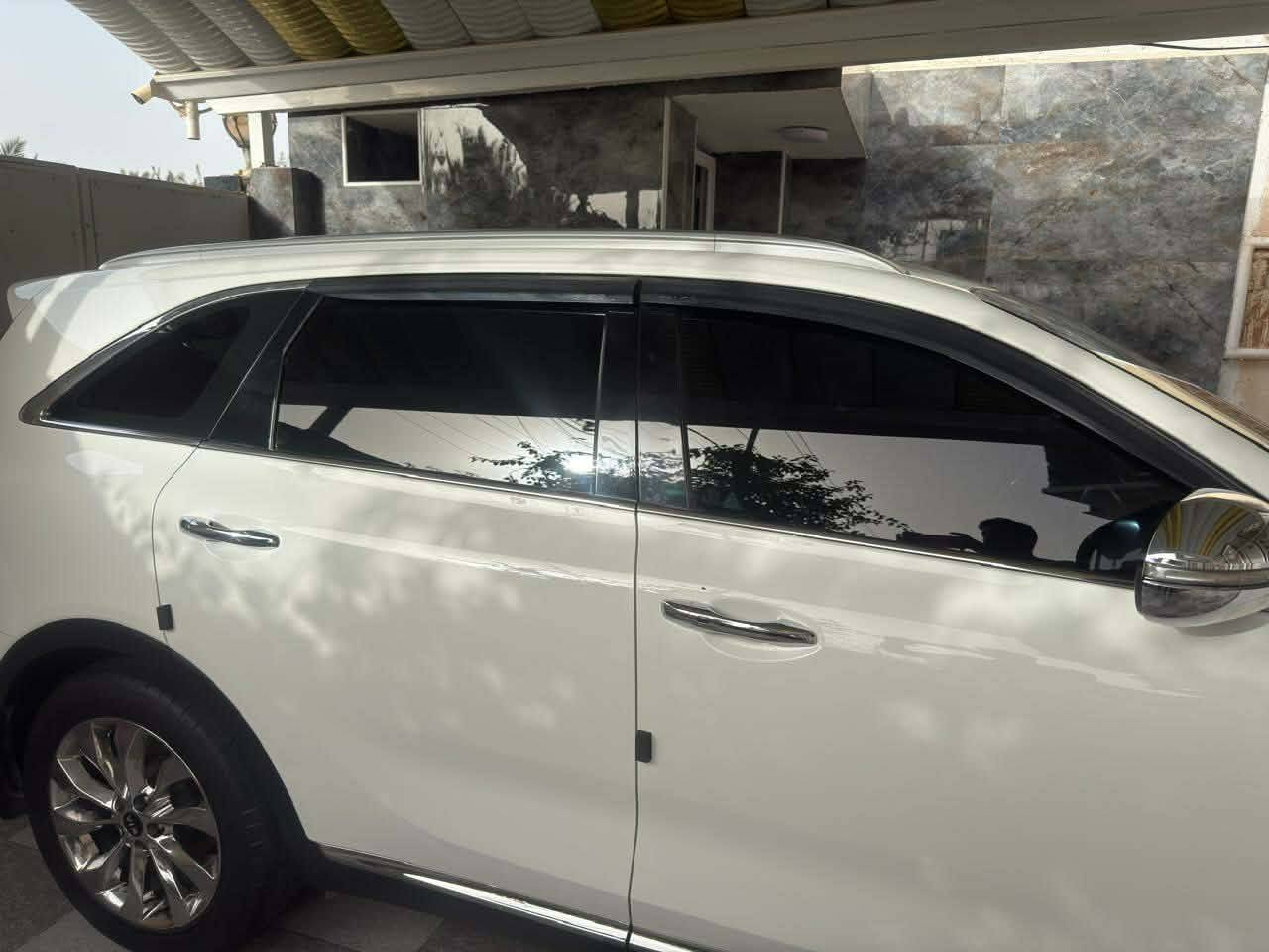 سلام عليكم سورنتو موديل ٢٠٢٠ ماشيه ١٠٠فقط 
مكينه ٣٥٠٠ بيها اربع اصابع بارد بل بنيد فقط مراوس بسورنتو ٢٣ او ٢٤ انطي فرق استفسار على هذا الرقم ***********
