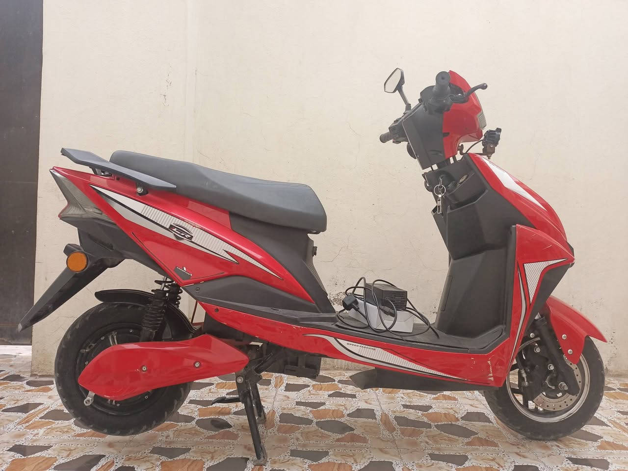 موطور شحن سوبر للبيع موطور نظيف خمس بطاريات شغال كلشي مابي + بي كلوب بومة مكاني خمسة كيلو للتواصل واتساب ***********
