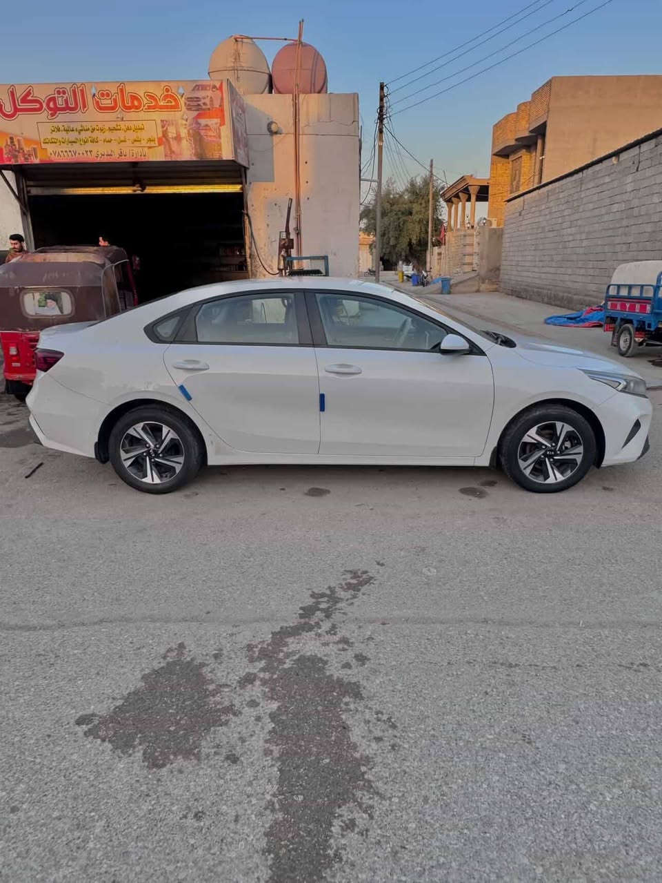 🚗 للبيع – كيا سيراتو موديل 2022 🚗
🔹 رقم بغداد  
🔹 تحويل سنوية  
🔹 كفالة عامة  
🔹 تبريد قطعتين  
🔹 ويل حجم 16  
🔹 مغلف الكشنات و الارضية جلد
🔹 داخل بيجي 
🔹 السيارة نظيفة وجاهزة للاستخدام  

💰 السعر المطلوب: 155 ورقة $ 
📌 بيهه مجال بسيط

📞 للاتصال والاستفسار:  
***********
