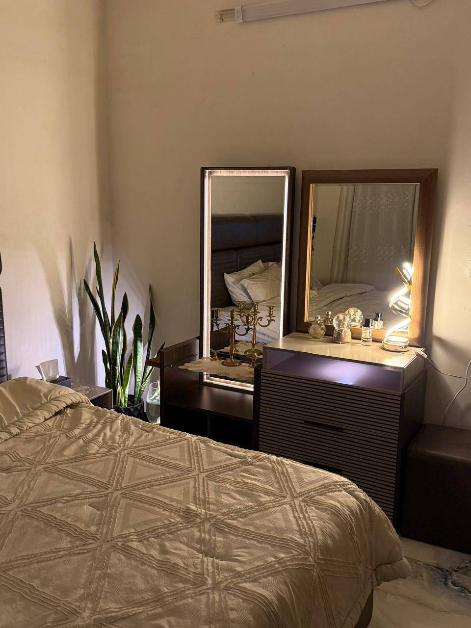 غرفة نوم جديدة كما موضح بالصور اخذتها ب٣ ملايين أبيعها بمليون و٧٥٠


**إذا كنت صاحب هذا الإعلان وتريد حذفه لأي سبب، رجاءا أرسل رسالة إلى الدعم الفني**