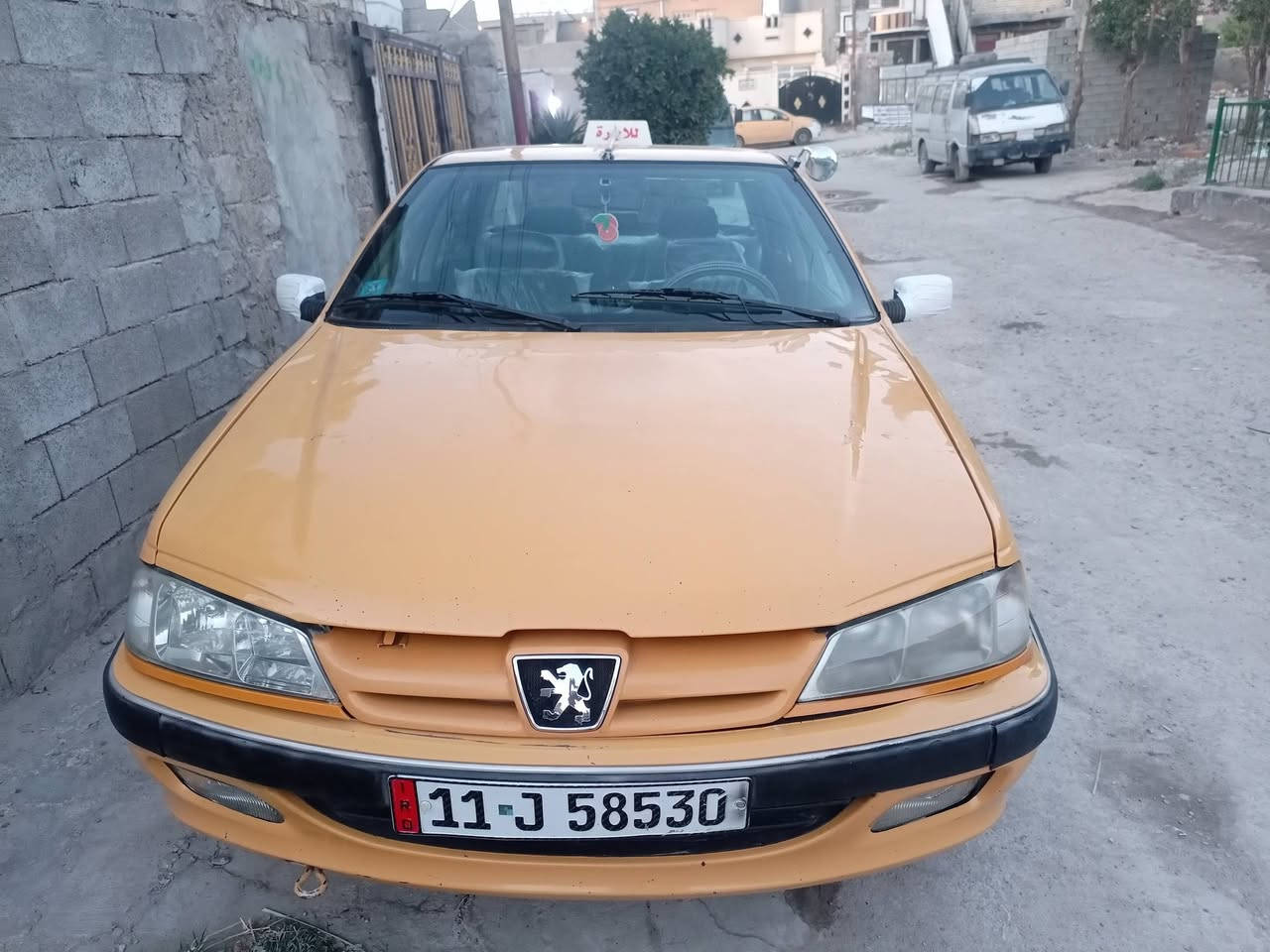 السلام عليكم بيجو للبيع بأسمي سنويه وهزه ورقم وخط وبحث وتبريد  فريز وكمبريسر جديد وعينيه وصينيه وصدر سنتر لوك بصمه اربع بوب وجنطه وقبق بانزين جاهزه العنوان بغداد أبو غريب ***********
