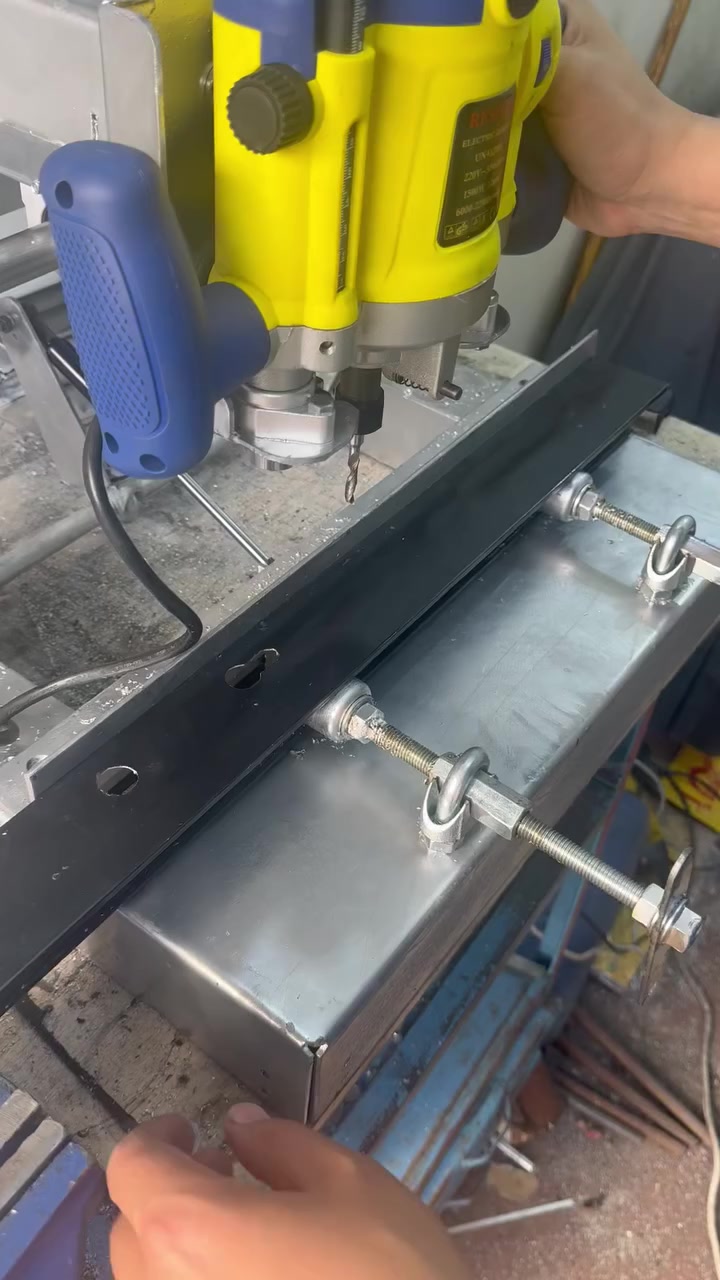 فريزة الصقر  الموديل الجديد المصنوعة من الحديد المغلون

ضمان سنة

صناعة عراقية ممتازة

للتواصل ***********
