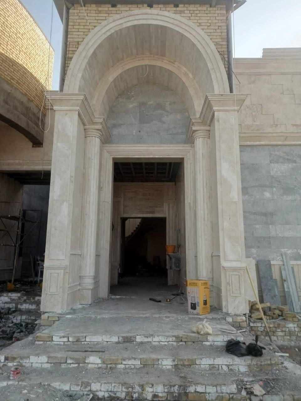 لســــنا الــــوحيدين لــــكننا الأفضــــل༒ #للحجر_مرمر 
تــــميز مــــعنا بأفضــــل الواجهات العصريــــة 
حيث الفخامة والأناقة تنفيذ واجهات المرمر بطريقة تحفه فنيه جزء من أعمال كادرنا في جنوب العراق وفي العاصمة بغداد 😍 نعمل في جميع المحافظات  نتعامل مع الزبون أو مهندس او مقاول شغل  نضيف ان شاء الله  
#واجهتك_بيتك_يمنا 💪
للاستفسار حول اعمالنا الاتصال بنا 
خالد الكردي  *********** واتساب او اتصال
ابو دانيال *********** واتساب او اتصال
