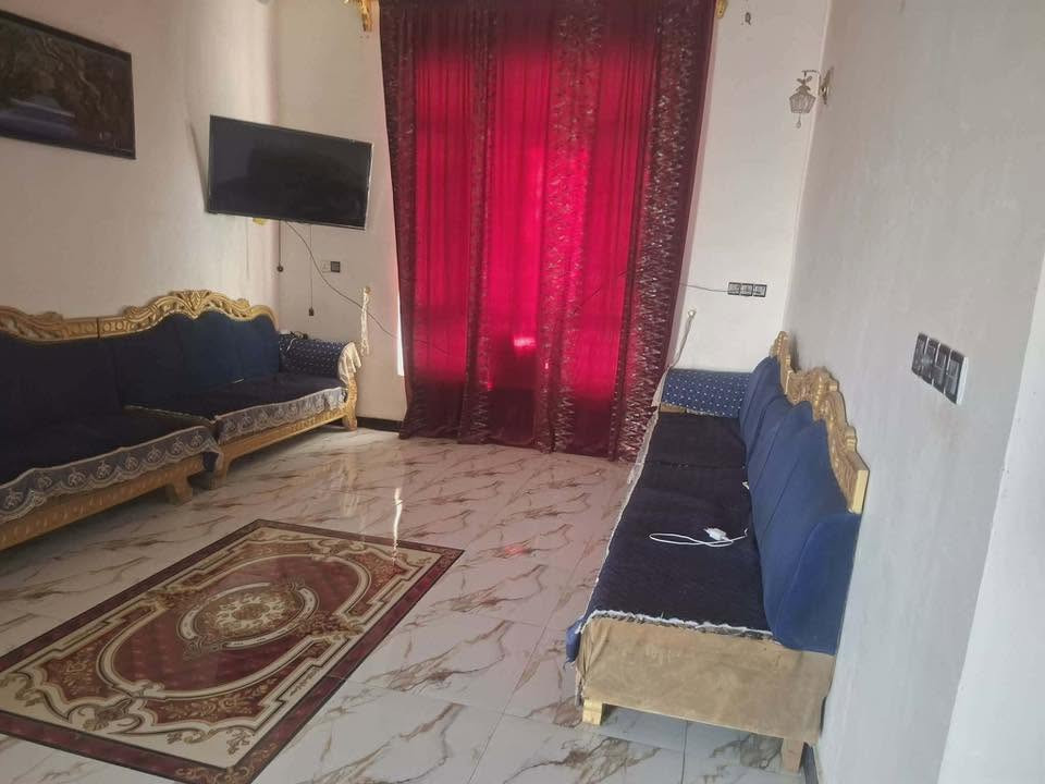 بيت للبيع معً محلات ٢ البيت قانون ١١٧مساحت البيت مع لمحلات ٩٠٠ مي وكهرباء موجوده كل لخدمات حتا مدرسه يمه وشارع تبليط موقع لحسن لعسكري قرب معمل تنانير  ولطاقه مال كهرباء سعر ١٣٠وقابل لتفاوض الالستفسار خاص


**إذا كنت صاحب هذا الإعلان وتريد حذفه لأي سبب، رجاءا أرسل رسالة إلى الدعم الفني**