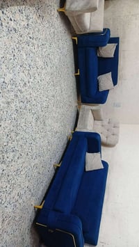 تخم 7 مقاعد نضيف جدا سعر 180 وبي مجال مكان البياع يوجد توصل بكروه رقم ...