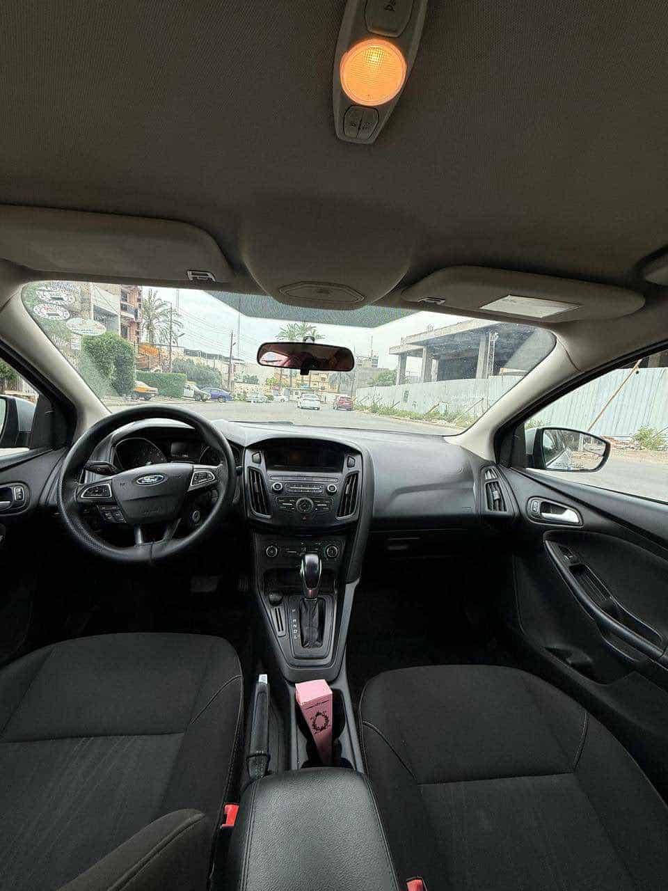 السلام عليكم
فورد فوكس ١٨ 
صرف وقود جيد جداً
تبريد ثلج 
كير ومحرك مكفولات 
حادثها خفيف  وسيارة تخبل
عزل ورزانه
تحكمات ستيرن  للتواصل ***********
