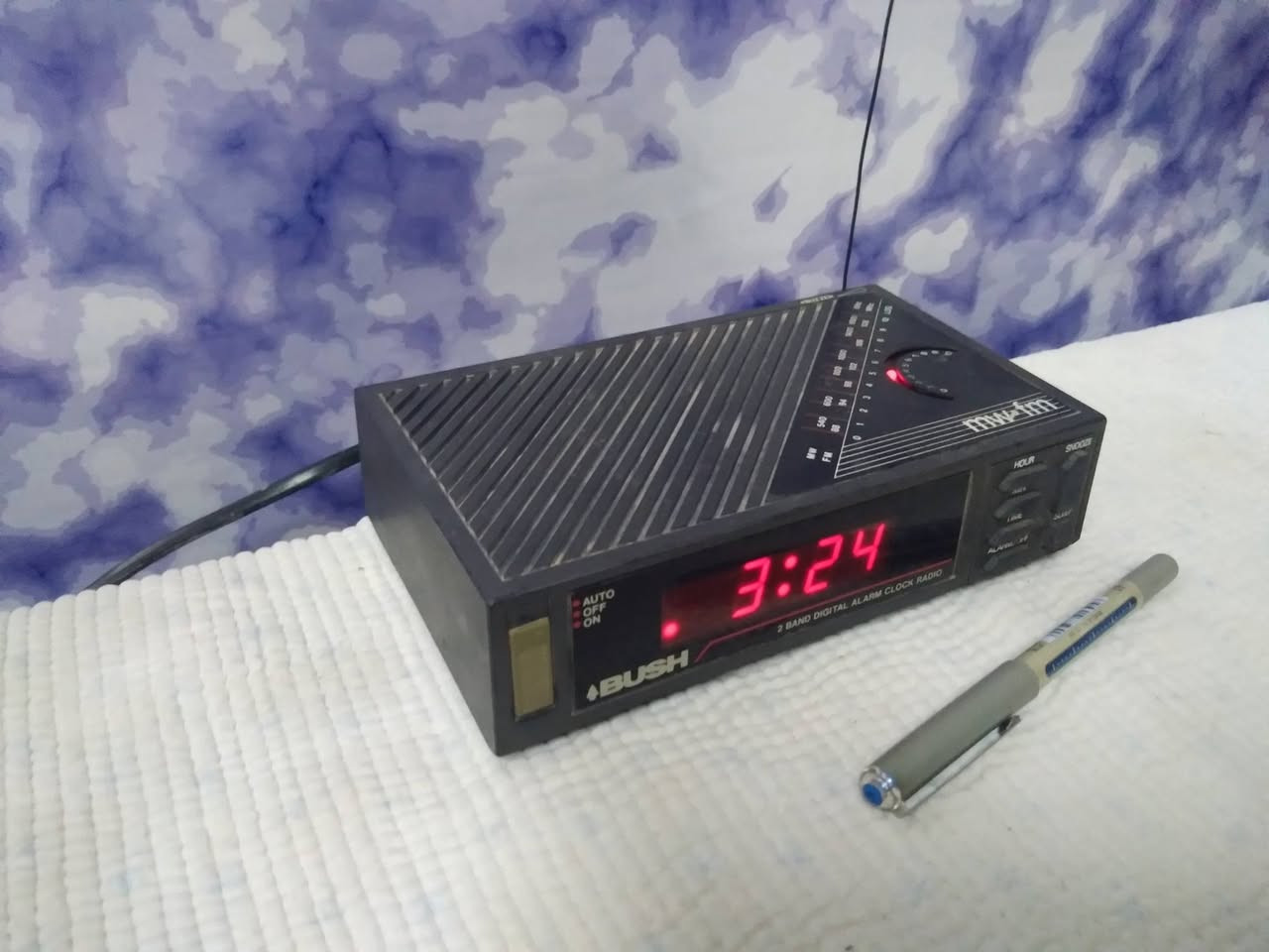 راديو منضدي ماركة bush
موجتين FM AM 
الجهاز شغال ع كهرباء 220
*********** واتس اب 
يوجد توصيل
