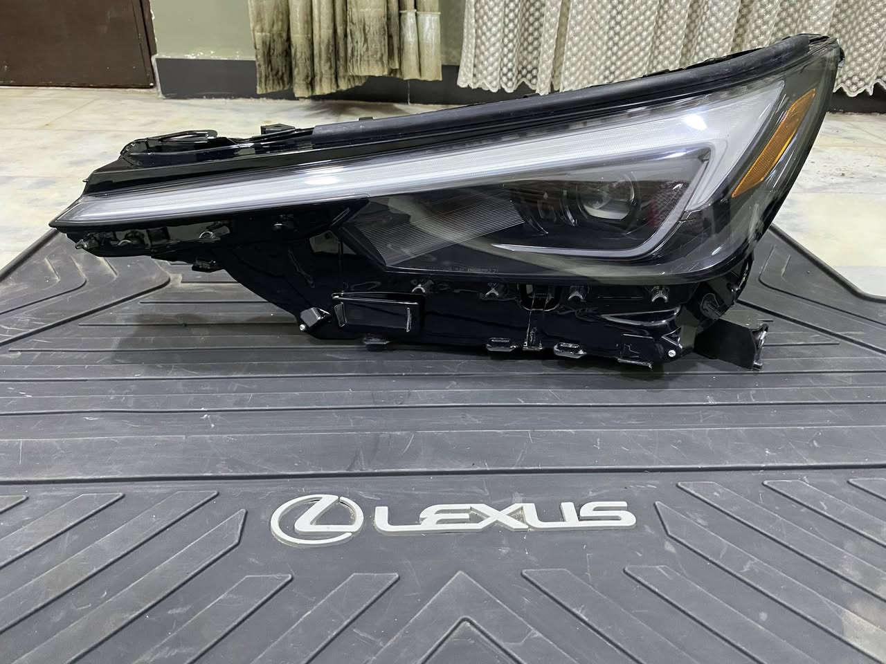 السلام عليكم 
لايت لكزز TX 500. 2024
مع المحوله 
السعر 350$
***********
