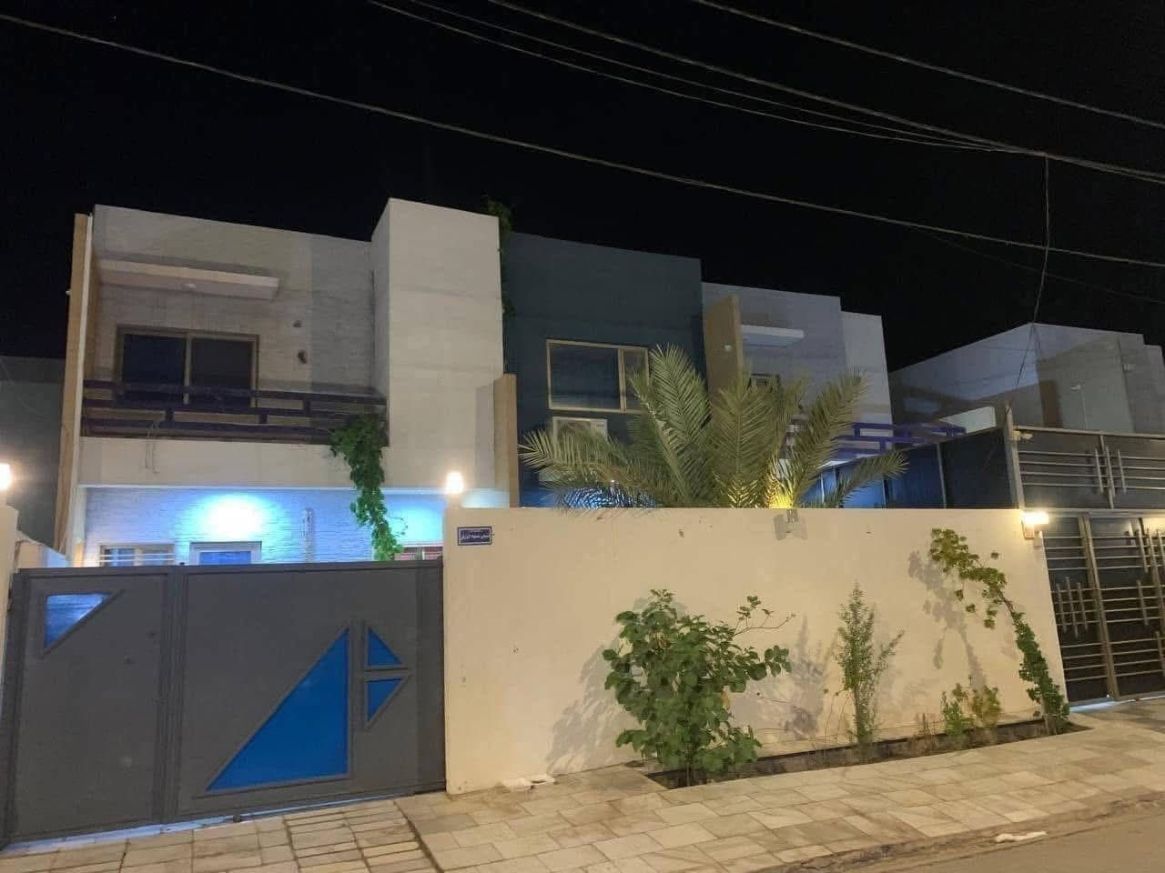 دار في مجمع قرية الغدير الثانية

مساحة 200م طابقين اربع غرف نوم ماستر
موقع الدار شارع المدخل السنتر 
مع اضافات مميزة
للتواصل والاستفسار
***********
***********
