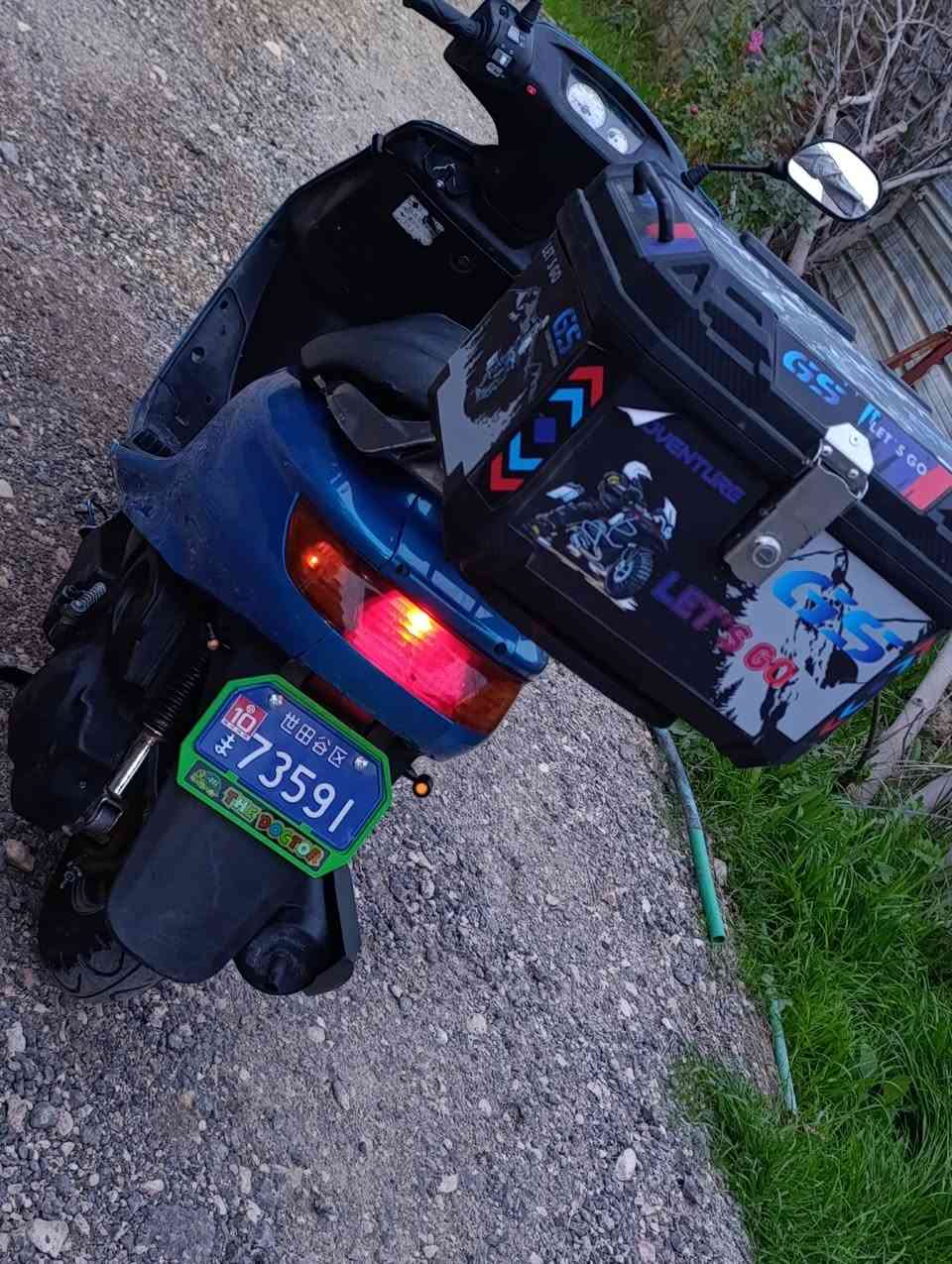 دراجه فراشه نثيه للبيع دراجه حلوه ونضيفه كلشي ماعايزه المكان طريق الصلاحيه ***********
