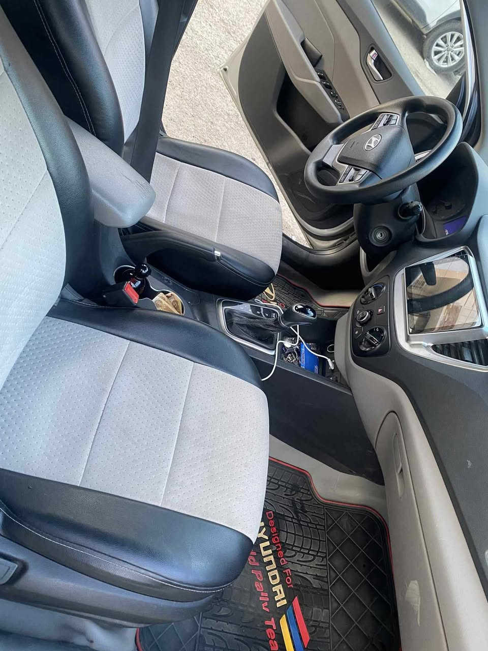 اكسنت 2019 خليجي
رقم اربيل بأسمي هزه جديده رقم انكليزي
شاشة اندرويد 
تحكم ستيرن جهتين 
قطعتين تبريد 
تخم تاير جديد 
باتري جديد 
صدر بلاد مال الشركة 
مكينه 1600 دوش ع وضع الشركة
كير at شركة 
بيها صبغ جاملغ امامي ايسر بدون دواخل 
السعر 118 
مكاني بغداد حي الجهاد 
***********
