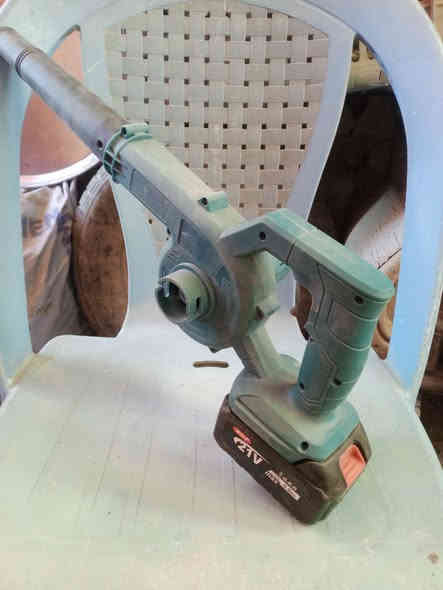 السلام عليكم بلور هواء دفع وسحب شحن جديد ممستعمل السعر٢٧ الف بطاريتين***********
