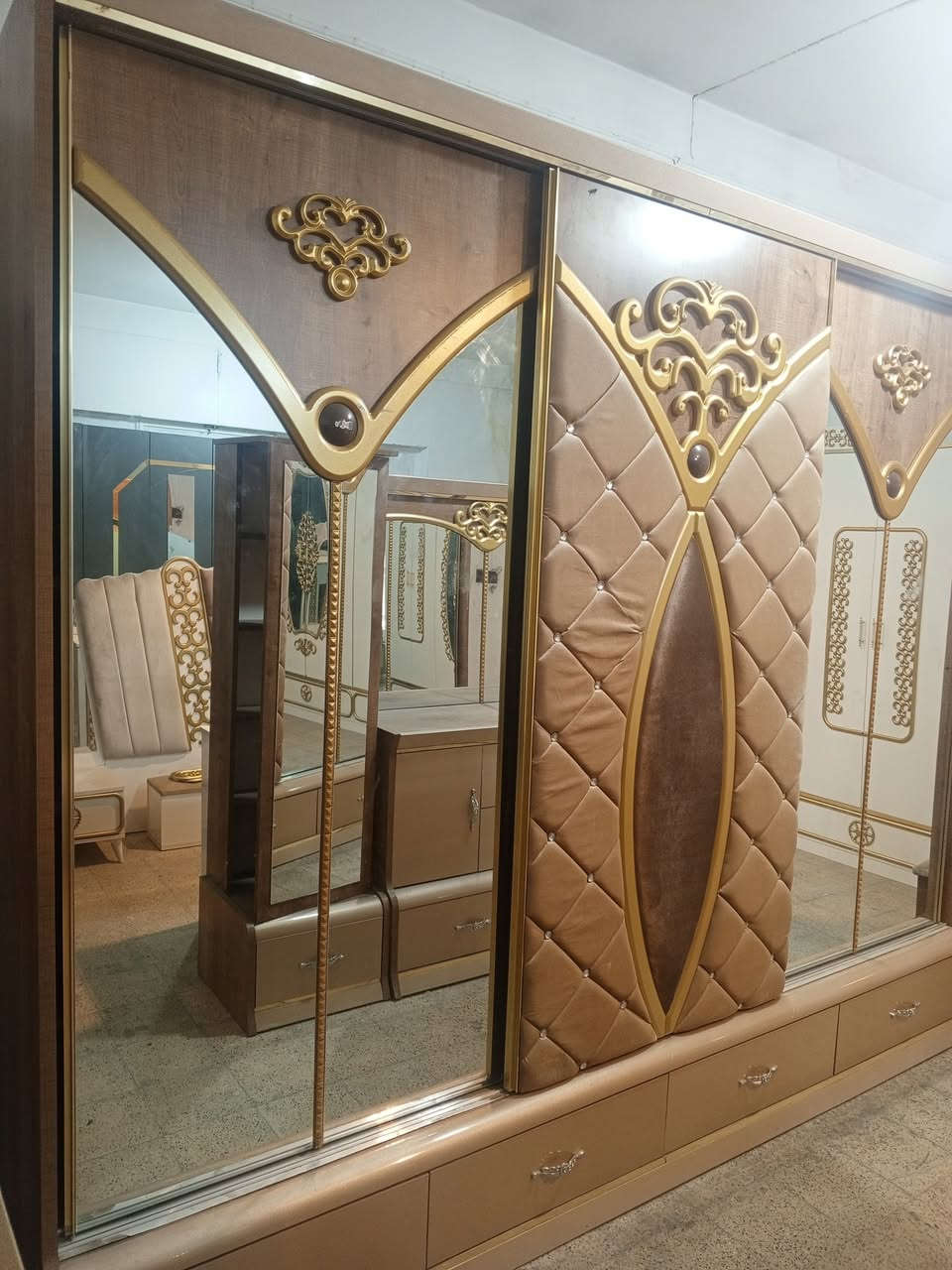 غرفة نوم تركي مستعملة تتكون من8 قطع نظافة 95%100..
عنوان المعرض.   
معرض الحياة ..موصل سايدين القادسية الثانية مجاور مجمع الضمان الطبي او شركة أسيد للاتصال او الاستفسار ***********
***********
يتوفر واتساب الشد والنقل مجاني داخل الموصل وضواحيها
