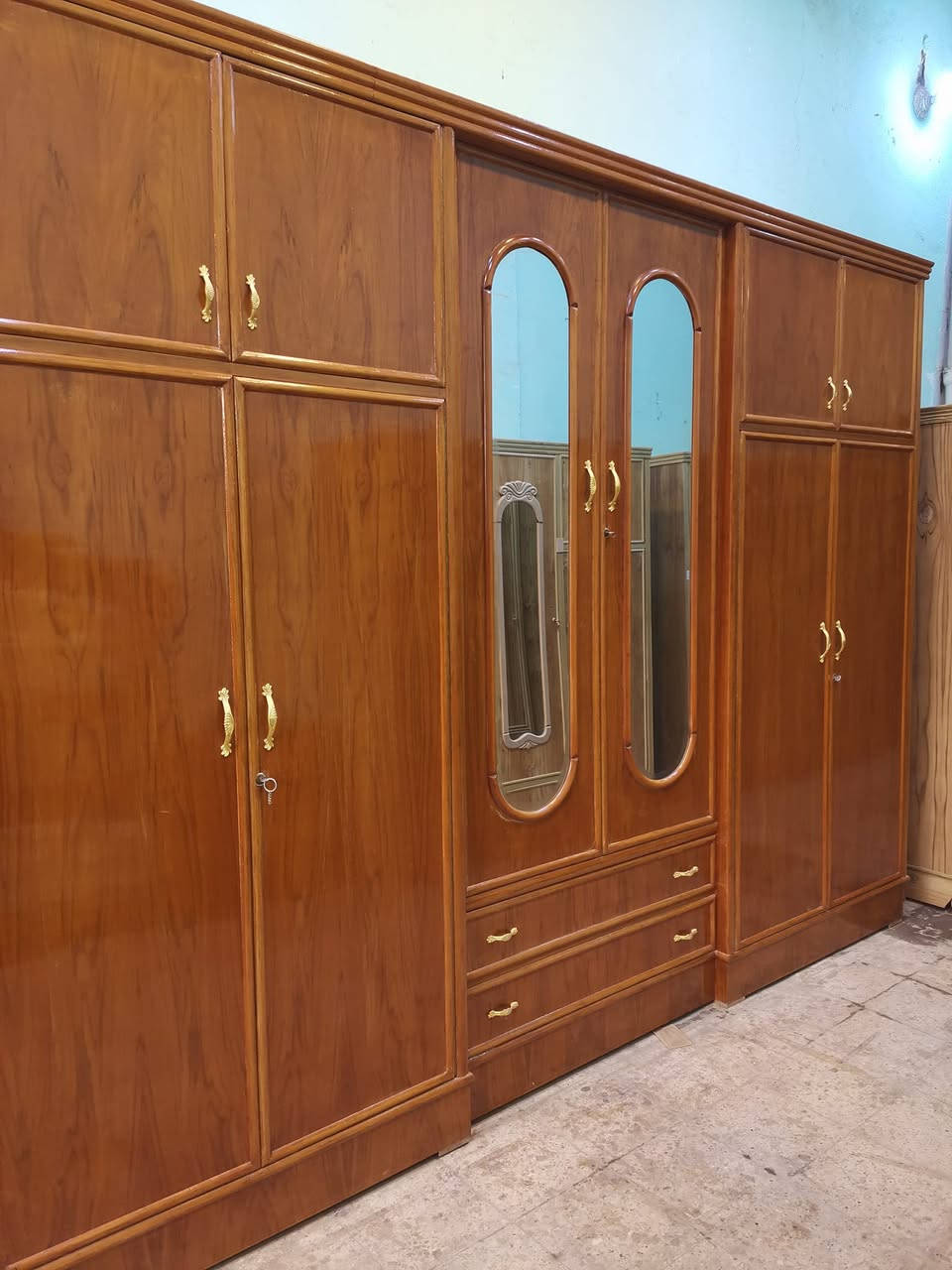 السلام عليكم
غرفه ٦ وملحق صاج داخل وخارج مستعمل اخت الجديده
شغل ثقيل جدا جدا الظهر جرجوبه نقش السرير والميز تواليت كله زان مصري والزاويا بابين
للحجز والتواصل علئ الهاتف او واتساب ***********
يوجد توصيل جميع المحافظات
العنوان بغداد السيديه حي الاعلام شارع قطر الندئ
