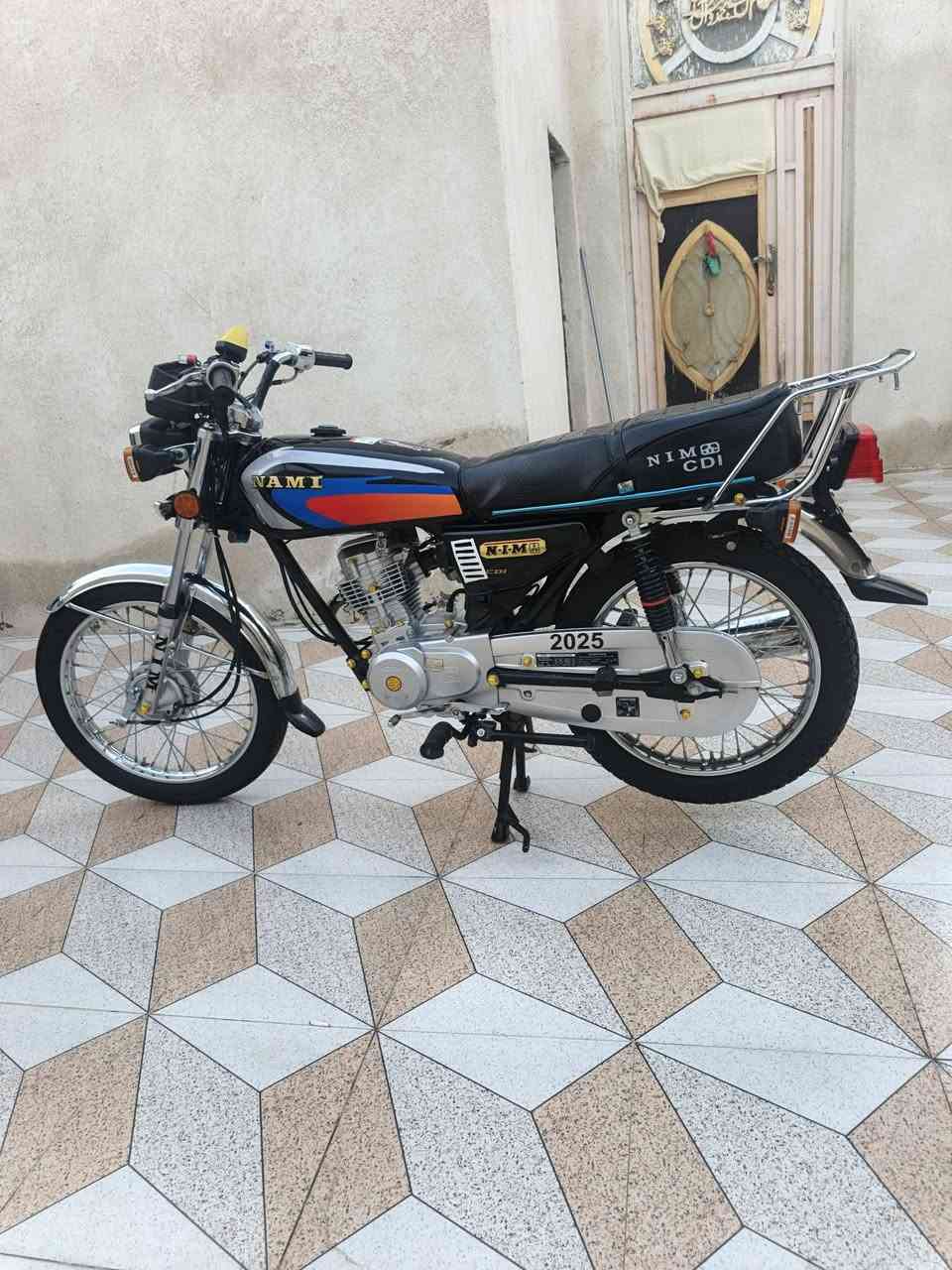 للبيع مديل 25 سكنر مكينه برقي مامفتوح بيها كهربائيات كلها شغاله مكاني بطحاء سعر 700 و بيها مجال لشراي ***********
