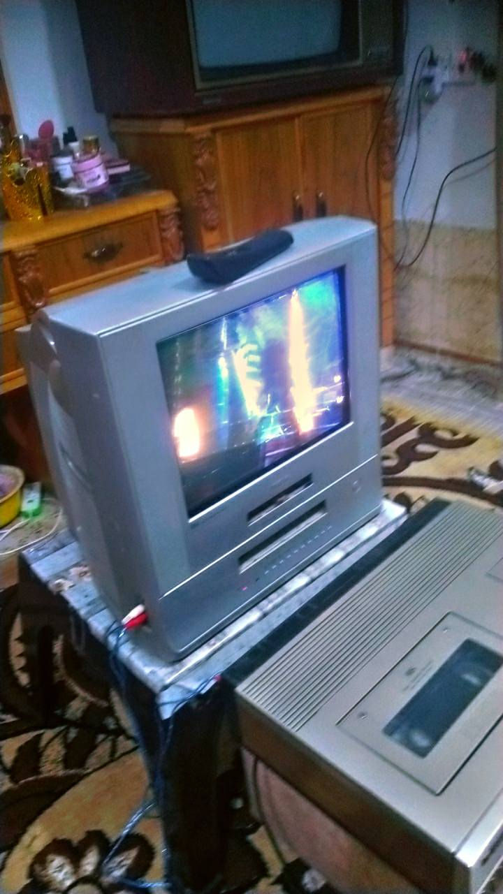 البيع تلفزيون سام سونك الموئسه وفديو نشلل 7000لوك نضافتهن 95٪ بلاديات علا وضع الشركه نضيفات جدن جدن الاتصال علا الرقم ***********والله والي التوفيق
