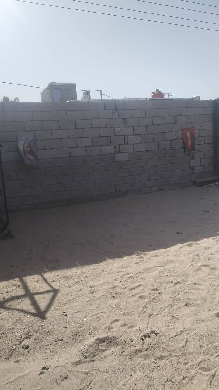 سلام عليكم قطعه ارض للبيع الزبير المگصب شارع البرج. مسيجه بل كامل  مساحه 225.  ماء كهرباء. مكان كلش حلو وهدوء. ***********.   سعر جوه سوگ
