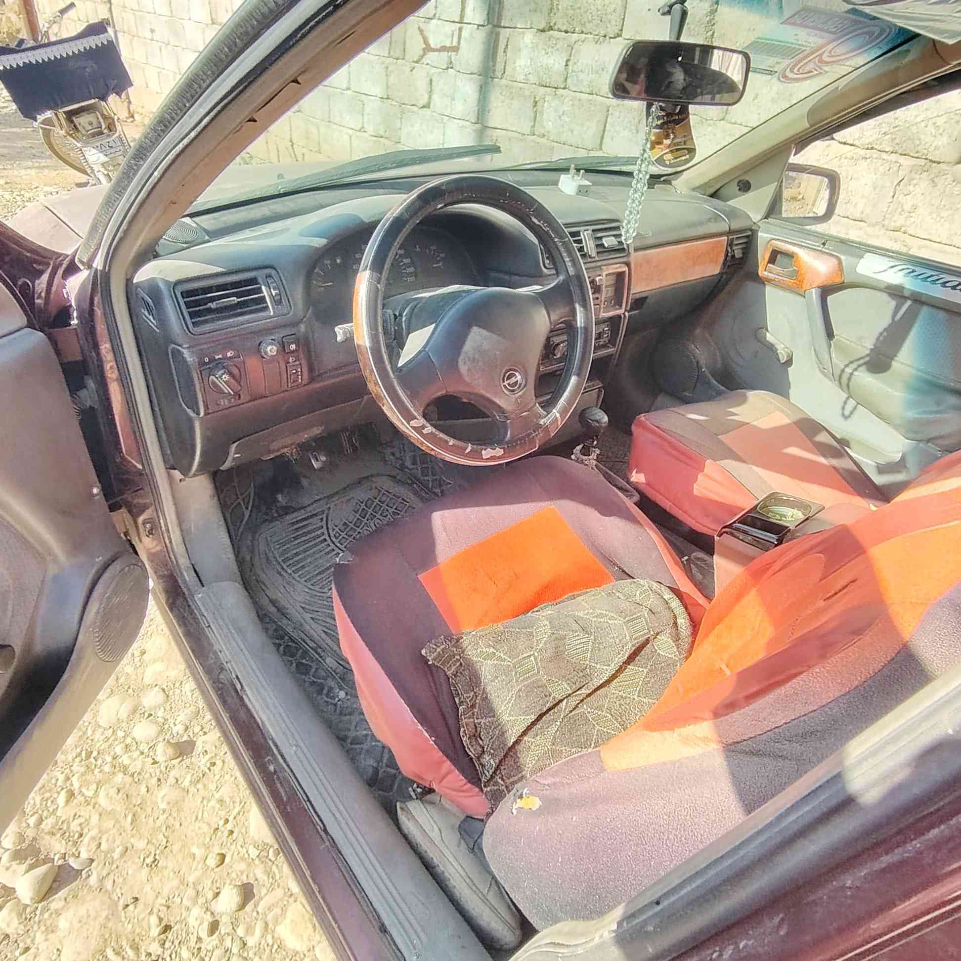 اسلام عليكم اوبل فكتره  حجم 16
محرك كير جدد 

 كاربون بانزين كامل تواير طخم جديد 
سياره بلاديه مصلح الدواير فقط 
السعر35
***********.رقم هاتف.
