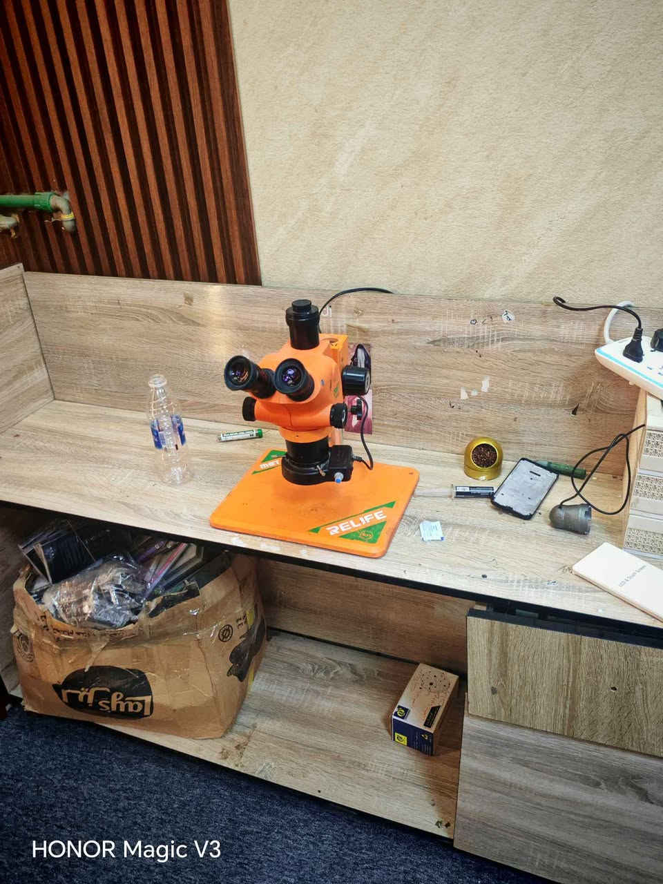 للبيع اغراض محل كامله اجهزه صيانه واغراض للصيانه كامله مع كفرات بما يعادل 400 كفر جميع الموديلات سامسونج وايفون واكسسوارات شاحنات كيبلات سماعات وفيترينات عدد ثلاثه مع ملحقات ميز صيانه كامل ماكينه شاشه حمايه مكينه ليزر وباقي ملحقات التصليح مزيد من التفاصيل اتصل بي بغداد, العراق


**إذا كنت صاحب هذا الإعلان وتريد حذفه لأي سبب، رجاءا أرسل رسالة إلى الدعم الفني**