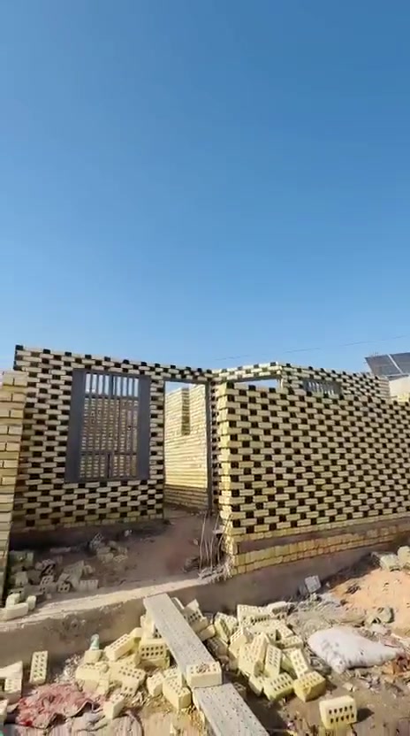 خلفه بناء في النجف ***********
