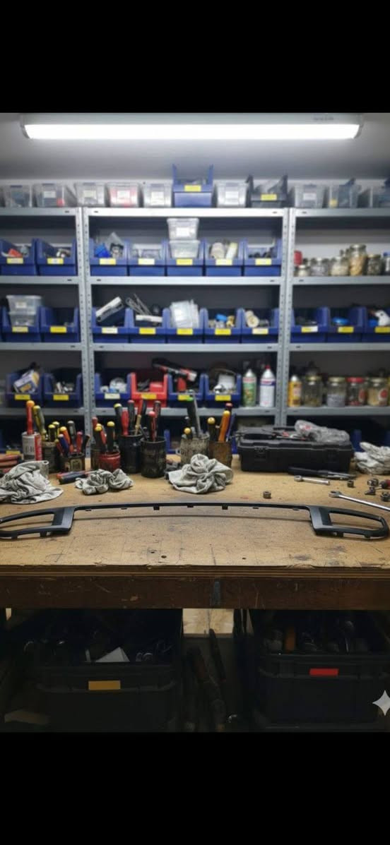 إعلان خاص لمالكي فورد برونكو سبورت (2021_2025)
وداعاً للقلق... مخزن قطع غيار Bronco Sport الآن في بغداد!
​إلى جميع مالكي أيقونة المغامرات فورد برونكو سبورت (Ford Bronco Sport) موديلات 2021، 2022، 2023، و 2024...
​نحن ندرك مدى أهمية الحفاظ على أصالة وقوة سيارتك. ولهذا، قمنا بتجهيز "مخزن البرونكو" المتكامل الذي يضم أهم القطع الهيكلية والاحتياطية ذات الجودة العالية، لتجد كل ما تبحث عنه تحت سقف واحد وبأسعار تنافسية.
​جولة سريعة في مخزننا الجاهز:
​نحن نوفر قطع الغيار التي تحتاجها سيارتك لتظل بأعلى مستوى من الأداء والأناقة:

القطعة الوصف والتفاصيل

اللايت الأمامي (Headlight) مجموعة اللايتات الأصلية، لضمان إنارة فائقة وسلامة القيادة ليلاً.
البك لايت (Taillight) الأنوار الخلفية الأصلية، كاملة وجاهزة، لاستبدال الأجزاء التالفة والحفاظ على وضوح الإشارة.

الدعامية (Bumper) الدعامات الأمامية والخلفية، لحماية هيكل السيارة بصلابة ضد الصدمات.

مانع تصادم دعامية خلفية ( الجزء الداخلي المخصص لامتصاص الصدمات 

 (بدنة الحديد) 

 والقطع الأمامية،
إشارة دعامية أمامي وخلفي 

 إشارات الانعطاف الأمامية والخلفية المثبتة في الدعاميات

البنيد (Hood) غطاء المحرك (البنيد) الأصلي، متوفر للاستبدال الكامل واستعادة المظهر المثالي
هدفنا: أن تعود سيارتك إلى حالة الوكالة بأسرع وقت وأفضل جودة
​للطلب والاستفسار:
​جميع قطع الغيار متوفرة للتسليم الفوري أو التركيب. لا تتردد في الاتصال بنا للحصول على تفاصيل التوفر والأسعار:
​رقم الهاتف: ***********
​العنوان: بغداد - الدورة - ابودشر
​اتصل الآن! الجودة والأصالة في انتظارك
