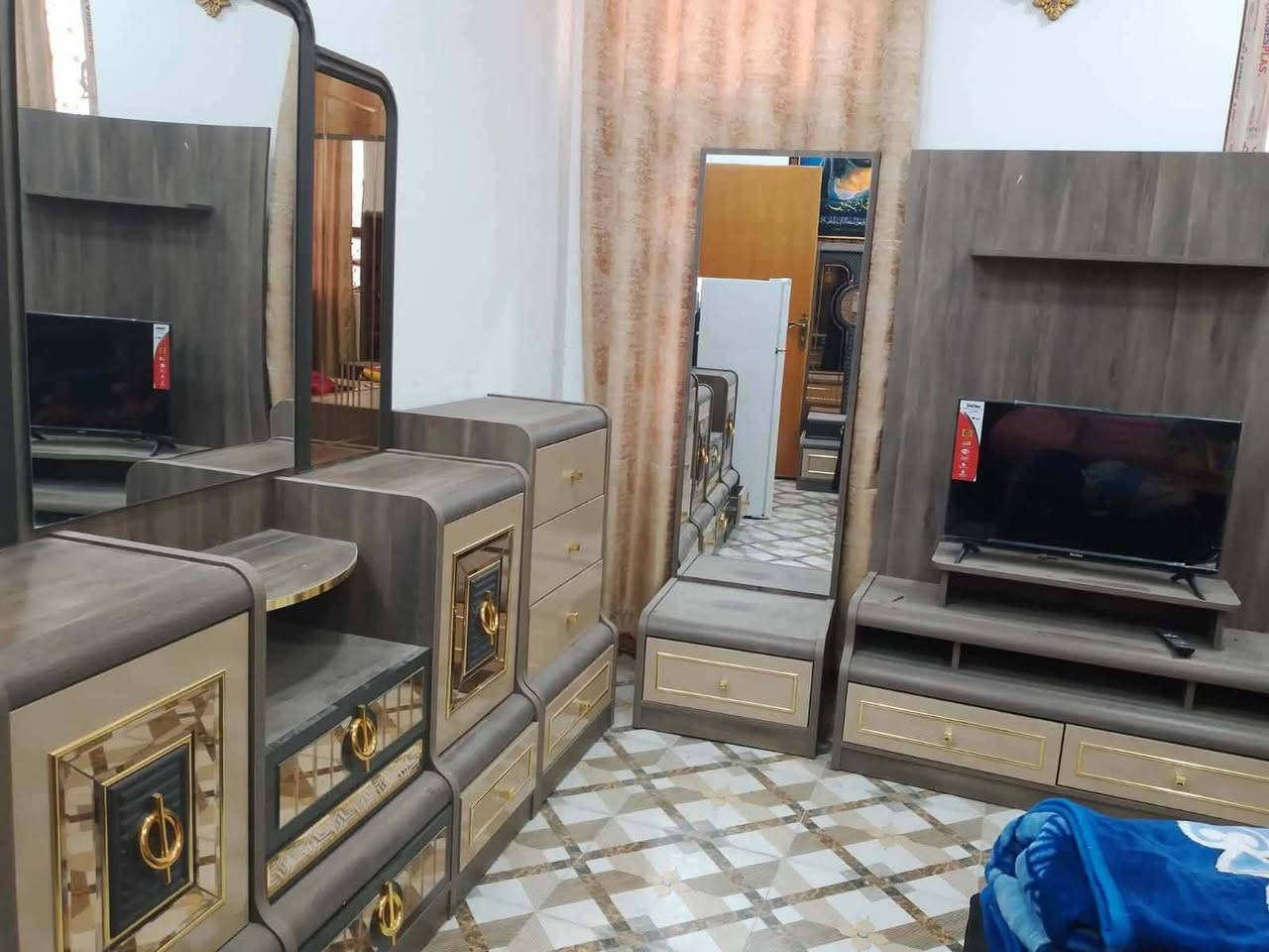 ✨ غرفة تركي  اصلي صبغ حراري  11 قطعة ✨
نظام ابواب بروفايل فاخر
سرير مخزن جك 
 ضهر بلوك
 جام برونزي 
 قماش وتر بروف أصلي
 سرير مخزن جك 
✨ نظافة 90/💯
شد ونقل مجاني داخل بغداد
للحجز والاستفسار اخذ سكرين وتفضل وات ساب ***********
توصيل للمحافظات بأسعار رمزية
