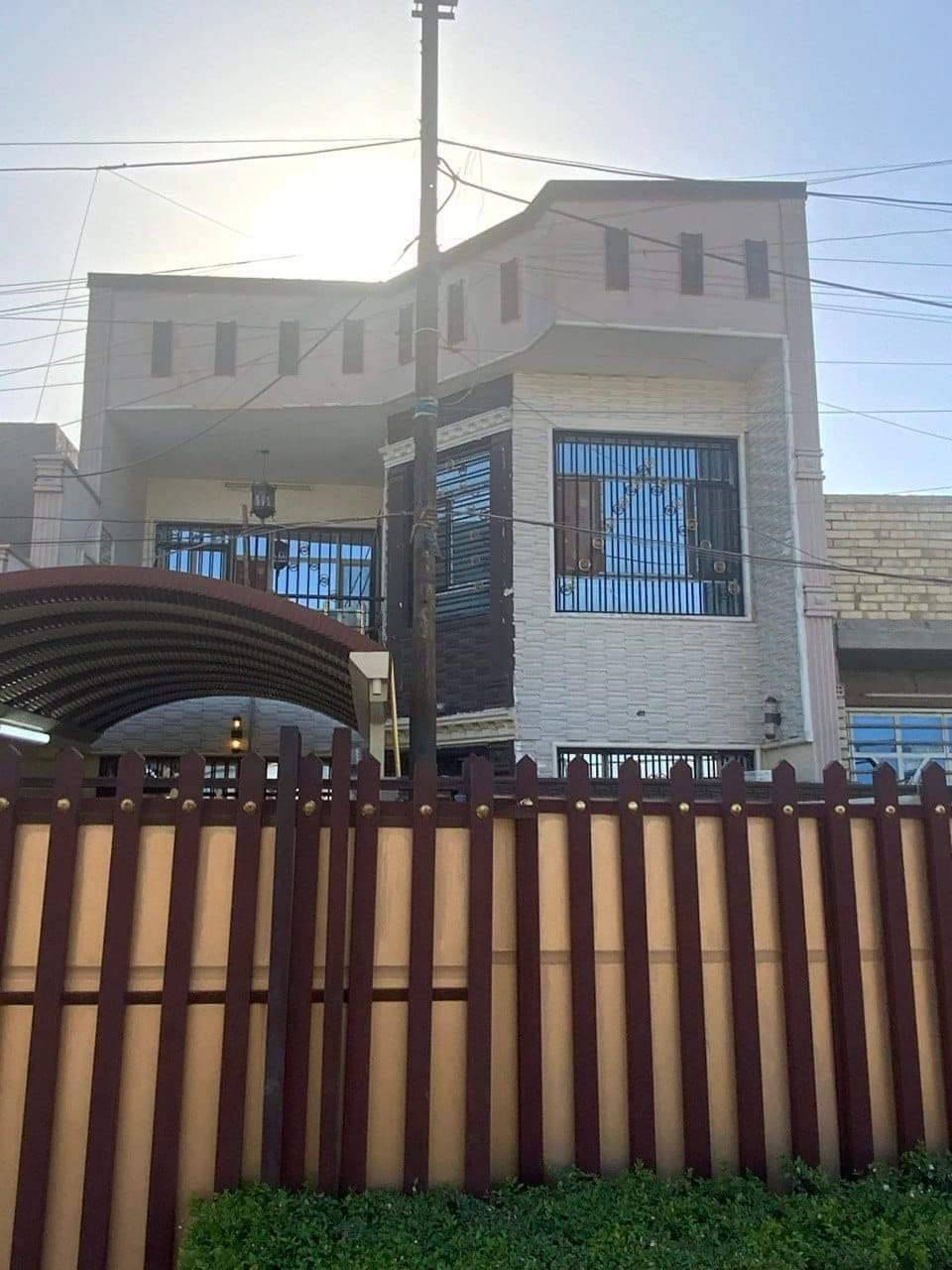 دار للبيع // الموقع بغداد // حي العباس/ خلف محطه وقود حي العامل الدخول مقابل كليه الرشيد من الطريق السريع // المساحه 150 متر // الواجهه 7.5* 20 // الدار طابقين كامله // الطابق الاول صاله ومطبخ وغرفين نوم وهول داخلي وحمامين // الطابق الثاني 3 غرف نوم وحمامين // يوجد سطح في الطابق الاول وسطح في الطابق الثاني يحتوي بناء غرفه مخزن سندويج بنل // بناء عام 2013 // مع اثات يحتوي غرفتين نوم حديثات مع كاونتر مطبخ حديث جدا جدا // شارع عريض
دار للبيع // الموقع بغداد // حي العباس/ خلف محطه وقود حي العامل الدخول مقابل كليه الرشيد من الطريق السريع // المساحه 150 متر // الواجهه 7.5* 20 // الدار طابقين كامله // الطابق الاول صاله ومطبخ وغرفين نوم وهول داخلي وحمامين // الطابق الثاني 3 غرف نوم وحمامين // يوجد سطح في الطابق الاول وسطح في الطابق الثاني يحتوي بناء غرفه مخزن سندويج بنل // بناء عام 2013 // مع اثات يحتوي غرفتين    
   نوم حديثات مع كاونتر مطبخ   
  حديث جدا جدا // شارع عريض
       20 مقابل ساحه الرساله
            للتواصل واتس اب    
            ***********
