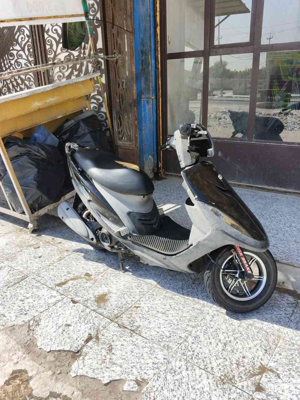 عدلة للبيع دراجة بلادية كلها كل نقص ما بيها دراجة جديدة السعر مليون و50 الاتصال ***********

