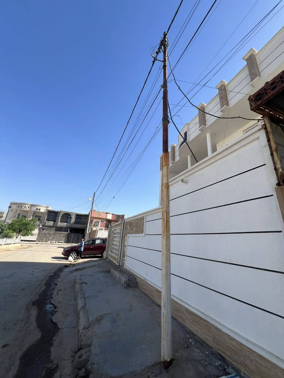 🚨اعلان ع بيت طابقين للبيع📍حي الزيتون خلف عمارة ام عمار عرض وموقع مميز مقابل حديقة
بيت طابقين 
٢٠٠متر
متكون من ٥غرف 
الطابق الارضي يشمل 
كراج واسع ضمن صحيات خارجية 
مطبخ حار وبارد ضمن مناور 
استقبال + غرف ٢ وصالة ضيوف 
الطابق الثاني غرف ٣ 
صحيات 
سطح  + صالة 
١٧٠وقابل للتفاوض 
للاستفسار 
***********
