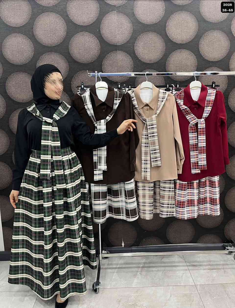 وصل طقم
 تنوره دابل + قميص اجسيكا + سكارف 
 قياس /38/40/42/44/46/48


**إذا كنت صاحب هذا الإعلان وتريد حذفه لأي سبب، رجاءا أرسل رسالة إلى الدعم الفني**