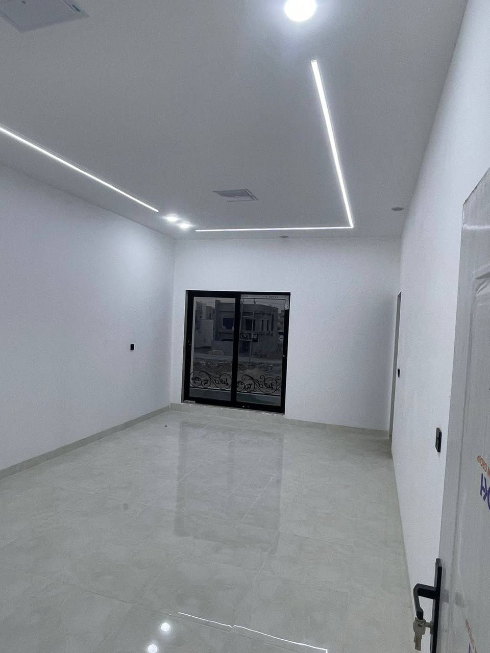 الاعلان
          🔶 تميــــــــز بـعـــــرض عقـــــــــــــــــــارك معنا 
                و دع لنا التسويق والتصوير باحترافية 🔶
🟠دارسكني صفر          طابو باسم شخص واحد
🟠المساحة :               150م واجهة 7:50م
🟠العنوان   حي جامعة مربع جديد مقابل جامعة
🟠  طوابقين     4 غرف نوم استقبال ومطبخ   
   مكان مميز توزيع جديد قريب على جامعة ومحافظة 
    سعر          203 بي مجال 
-------------------------------
للمزيد من المعلومات مراجعة مكتب السدرة للعقارات  والمقاولات 
العنوان حزيران شارع النخيل مقابل افران الجزيرة
او الاتصال على ارقام.                
6669959 0770📞 احمد وهاب
***********📞 ابو عبدالله 
#السدرة_للعقارات_والمقاولات
