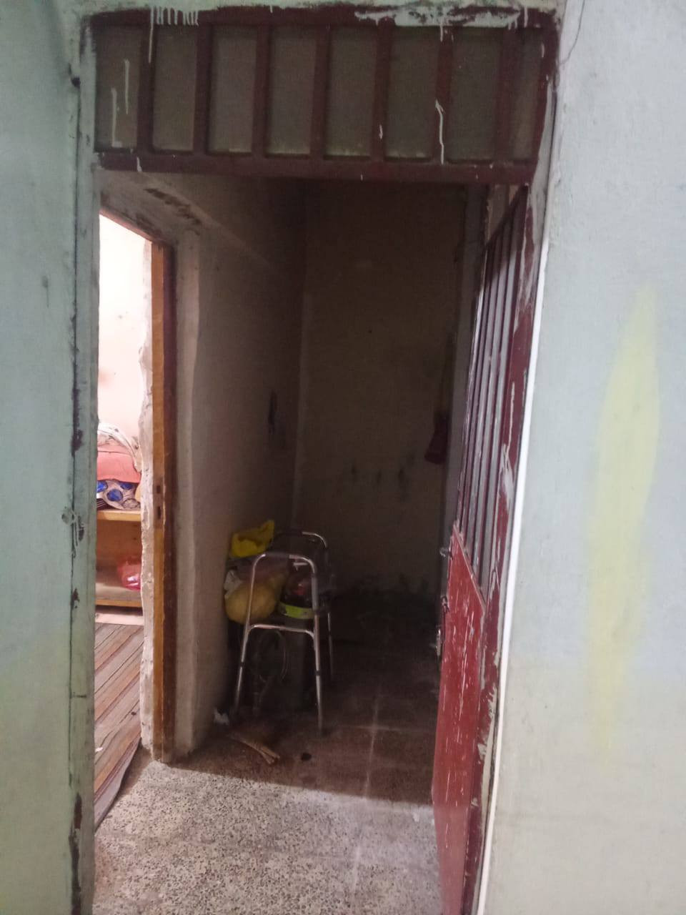 السلام عليكم بيت للإيجار سعره ٤٠٠
مساحه ١٠٠م  يحتوي على غرفه نوم واستقبال ومطبخ وصحيات موقعه الشرطه الرابعه نهاية شارع  البالات للاستفسار‏‪***********‬‏
