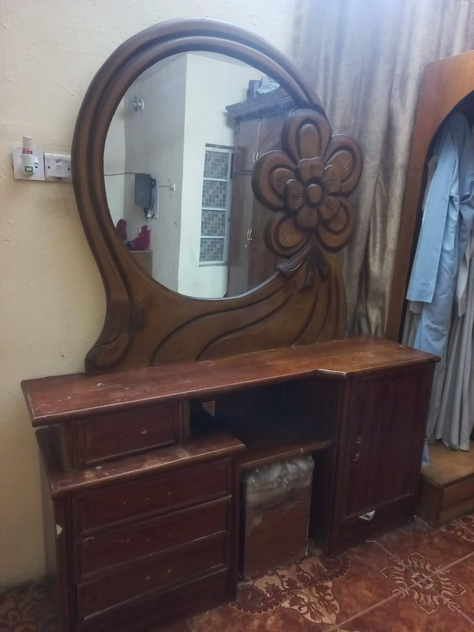 غرفة نوم صاج داخل خارج خمس قطع للبيع سعر 400 وبيها مجال قليل مكاني بالحريه وهذا رقمي ***********
