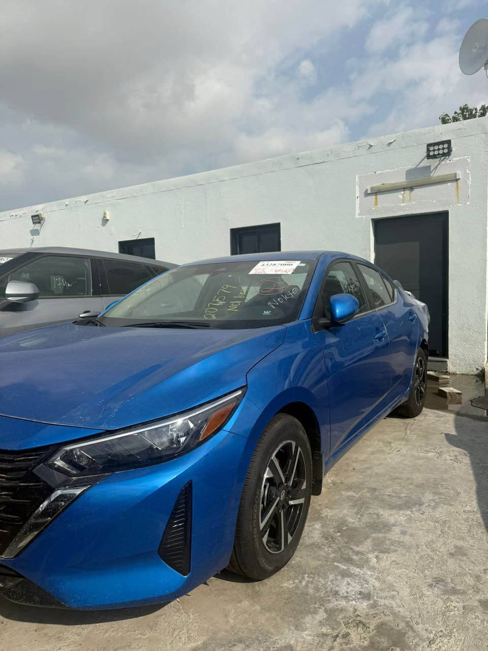 السلام عليكم من رخصة الادمن المحترم 
للبيع سنترا ( 2025 ) SV لون ازرقّ جويتي 
              ( حالياً في دبي ) 
حادث فقط صندوق ودعامية بدون ايرباك
وياهه صندوق ودعامية نفس اللون وبراكيت وروس براكيت 
( بدون تصليح ) 
ماشية 3000 زيرو 
السعر ( 98 ) ورقة بدبي 
نقل وكمرك ورقم اربيل تكلفة ( 38 ) ورقة 
***********
مكاني بغداد القادسية بغداد, العراق
