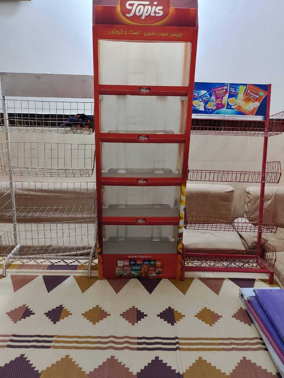 عارضات جبس عدد 3 للبيع 
ورفوف عدد 13للبيع 
استاندات رفوف عدد 5للبيع 
الاستفسار الاتصال على رقم الواتساب ***********
