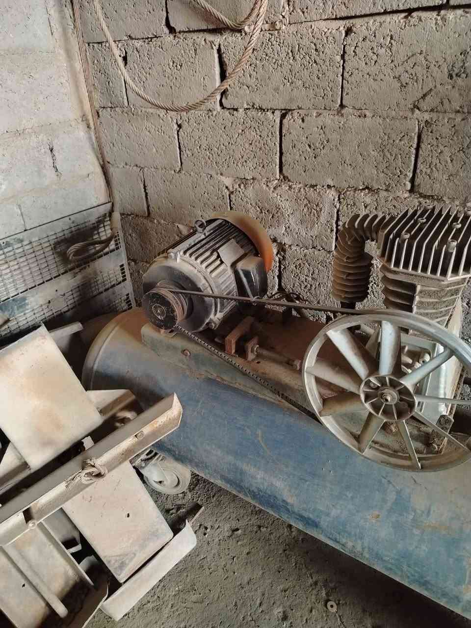 كمبريسر جاهزه. 500 لتر شغاله ماطور 10حصان تاروسه ايطالي جديده بطل ايطالي قديم ثري فيز بغداد هذا رقمي وبي وات ساب ***********
