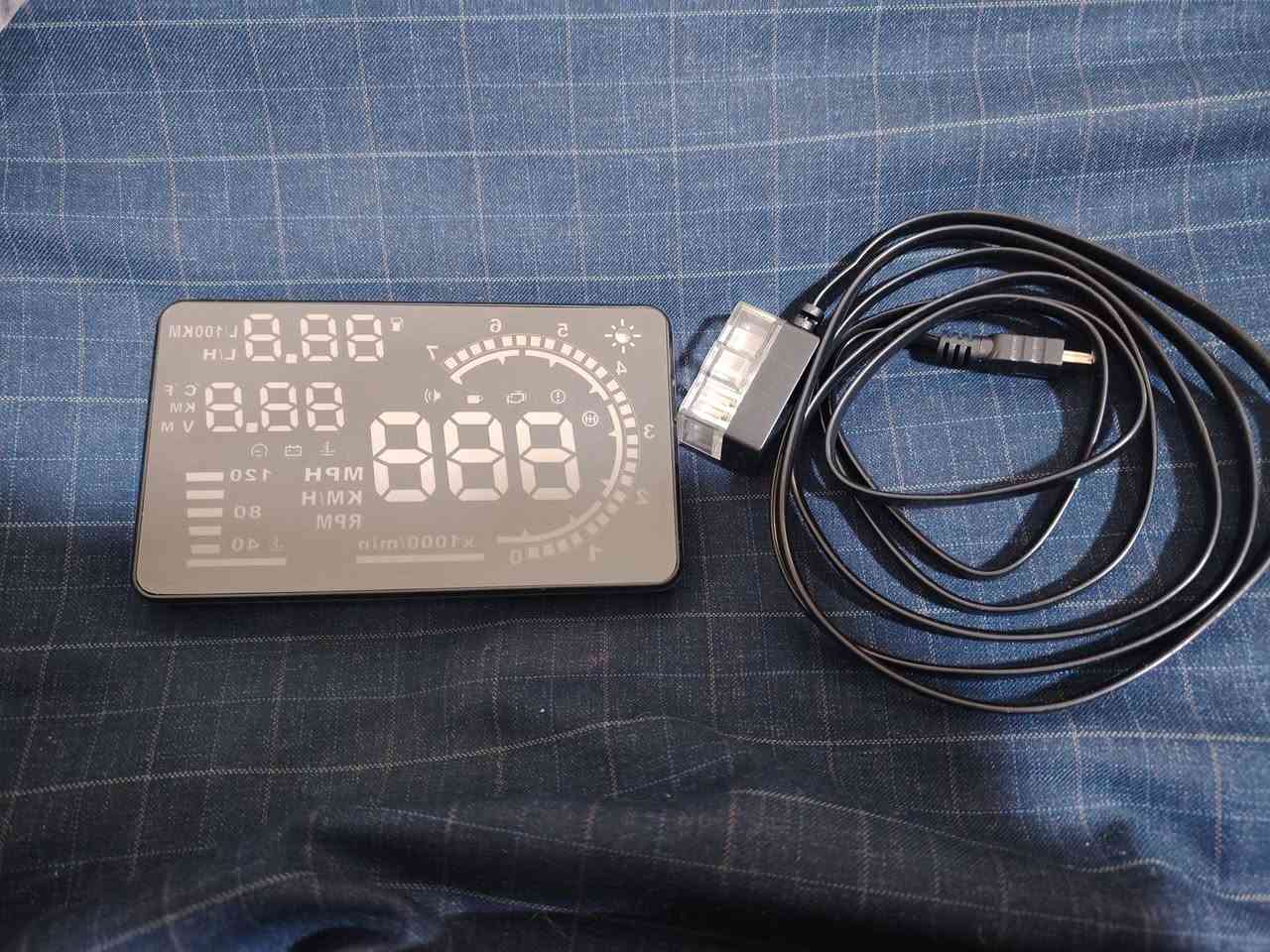 داتا شو 
شاشة عرض المعلومات على الزجاج الأمامي (Head-Up Display - HUD) للسيارات، ويتم توضيح المواصفات الرئيسية أدناه:
الوظيفة: يعرض بيانات القيادة الحيوية مثل السرعة (بالكيلومتر أو الميل)، وعدد دورات المحرك (RPM)، ودرجة حرارة الماء، واستهلاك الوقود مباشرة على الزجاج الأمامي. 
التكنولوجيا: يعتمد على واجهة OBD2/EUOBD لتوصيل وتشغيل مباشر وسهل في معظم السيارات. 
السلامة: يتيح للسائقين قراءة معلومات القيادة دون الحاجة إلى صرف النظر عن الطريق، مما يقلل من مخاطر الحوادث. 
شاشة العرض: يتميز بشاشة عرض ملونة بحجم 5.5 بوصة تقريبًا تعرض البيانات بوضوح. 

بسعر.  25  الف  توصيل مجاني


**إذا كنت صاحب هذا الإعلان وتريد حذفه لأي سبب، رجاءا أرسل رسالة إلى الدعم الفني**