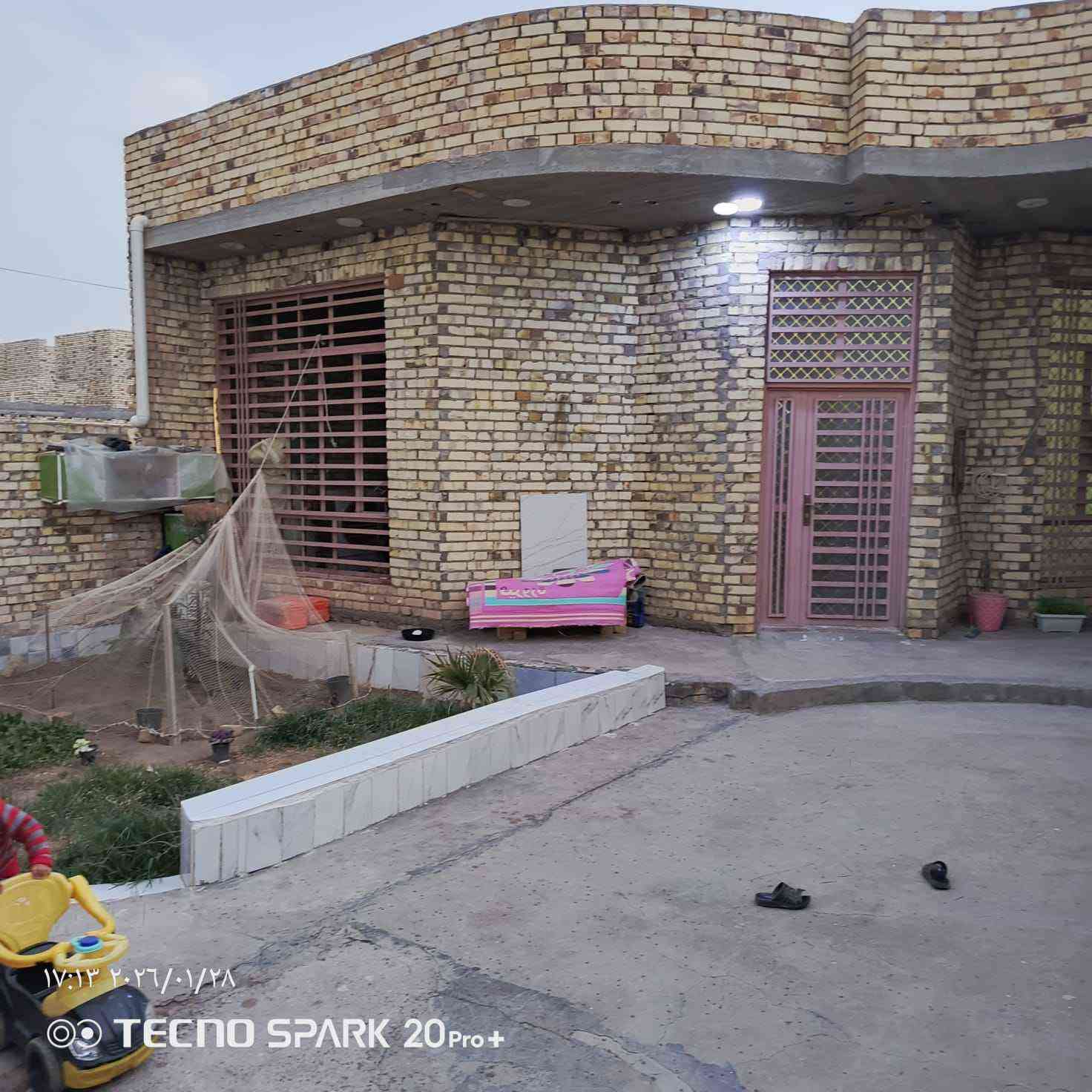 بيت للبيع 300م
في حي القصور قرب المدرسه
للستفسار الاتصال *********** عمارة, ميسان
