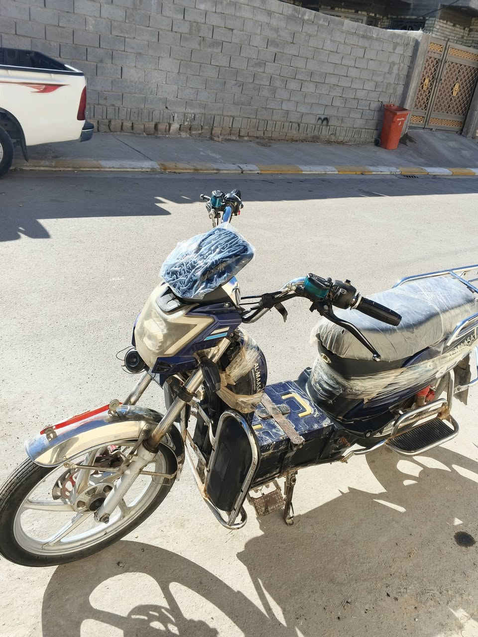 سلام عليكم دراجه هارلي شحن للبيع الدراجه كما واضح كدامك بطاريات جدد موديل 2026 صارلي شهرين مبدلهن الولي الدراجه   شغاله سرعته 80حقيقي 4نمر السعر 400وبيه مجال الموشراي لا يراسل رجاء العنوان الفلوجه حي المعلمين ***********
