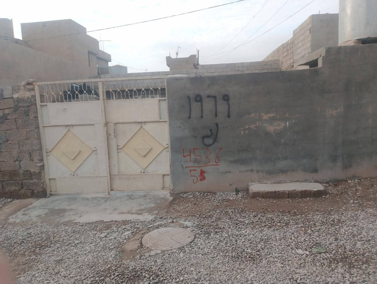 بيت للبيع مساحه 250 متر للاستفسار اتصل على الرقم***********
