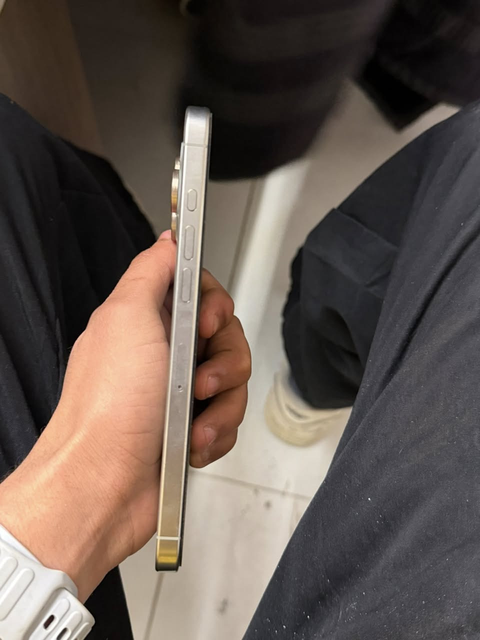 سلام علیکم ایفون 16 برو ماكس ذاكره 256 بطارية 82 لون تيتانيوم شخط مابي نضيف الى درجة تجي بعينك تشوفه وتشوف النضافه ضمان ماستر مابي کارتونه
مكاني بغداد
للمعلومة : هاي العدسه مكسوره مو الكامره *********** واتساب فقط سعر خاص
