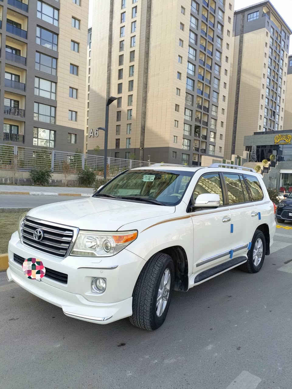 للبيع جكساره موديل 15ماشيه 109الف فطيم بدون حادث بدون صبغ فقط قليل بلدعاميه سياره جديده رقم بغداد بأسمي  سياره جانيها أكثر من 3سنوات  للاتصال *********** السعر  440،.،،$. عنواني بغداد السونار موجود ويه الصور . سياره جديده ماتصرف عليها ولا فلس ،ومواصفاته معروفة.
